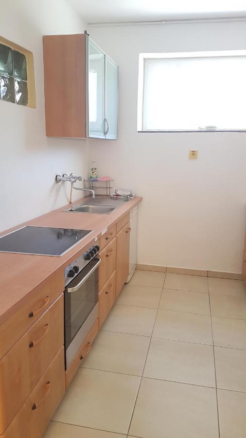 شقة Grosses Ferienhaus Plattensee Balaton - Nyaralo Haz 6 Szobaval, 5 Fuerdoszobaval, 3000 Nm Szolad المظهر الخارجي الصورة
