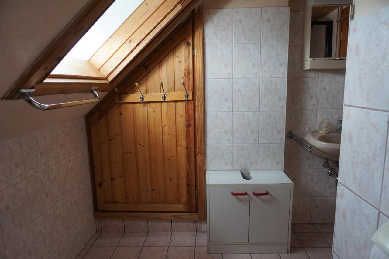 شقة Grosses Ferienhaus Plattensee Balaton - Nyaralo Haz 6 Szobaval, 5 Fuerdoszobaval, 3000 Nm Szolad المظهر الخارجي الصورة