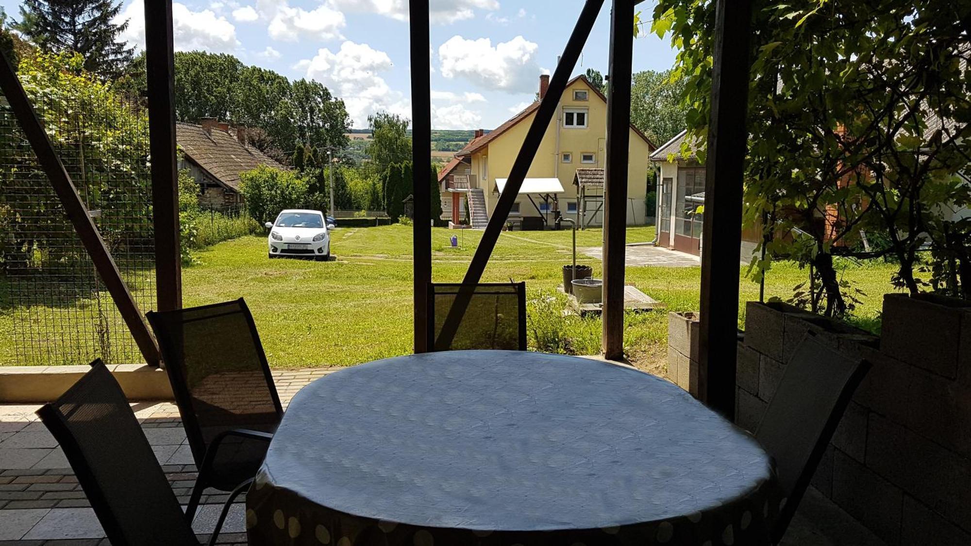 شقة Grosses Ferienhaus Plattensee Balaton - Nyaralo Haz 6 Szobaval, 5 Fuerdoszobaval, 3000 Nm Szolad المظهر الخارجي الصورة